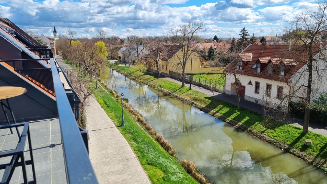 Viktoria Apartman ギュラ エクステリア 写真