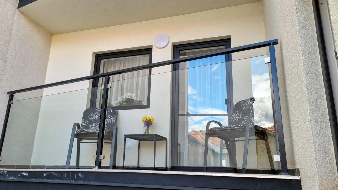Viktoria Apartman ギュラ エクステリア 写真