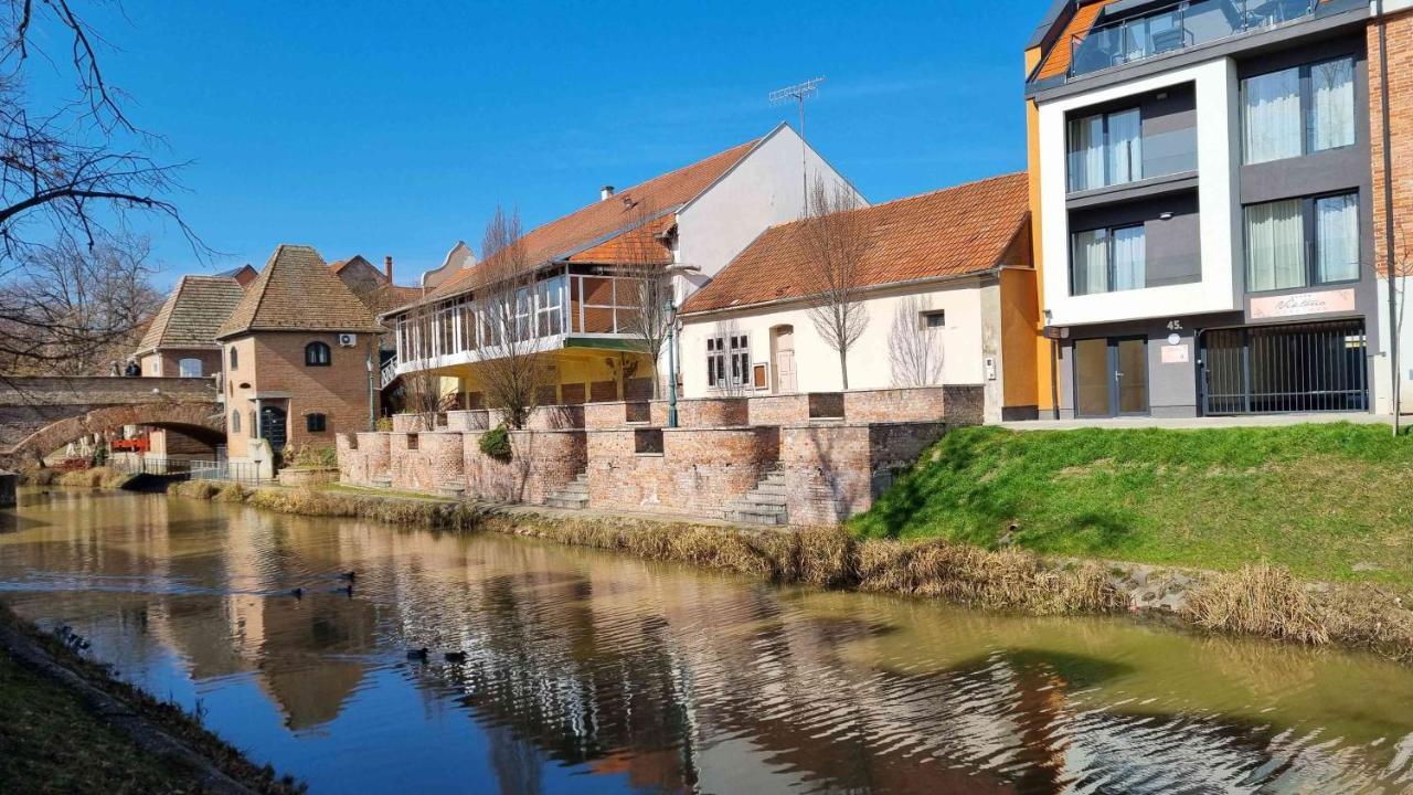 Viktoria Apartman ギュラ エクステリア 写真