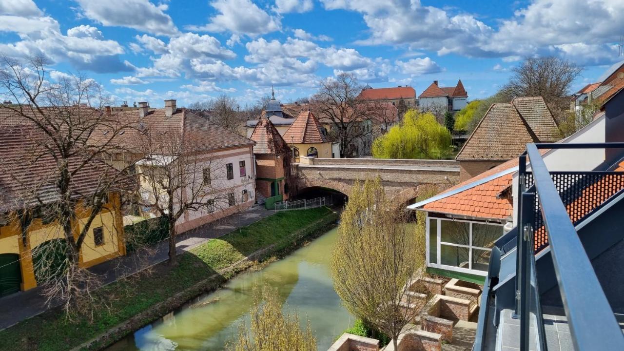 Viktoria Apartman ギュラ エクステリア 写真