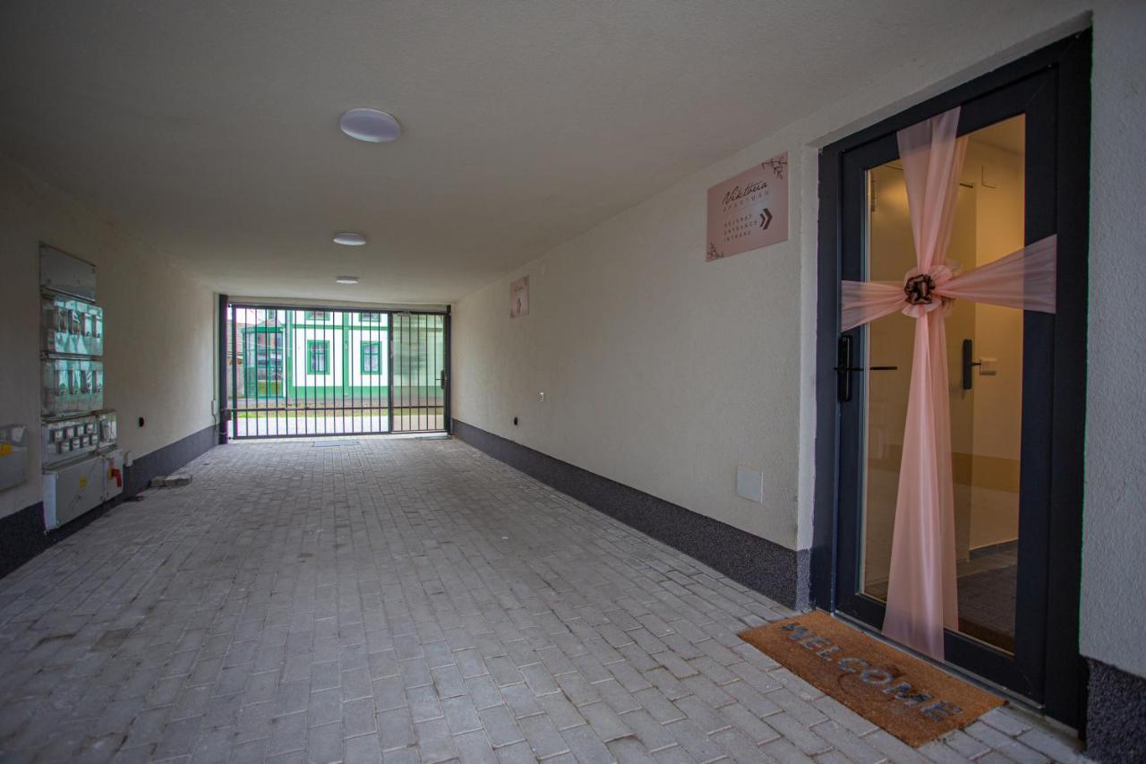 Viktoria Apartman ギュラ エクステリア 写真
